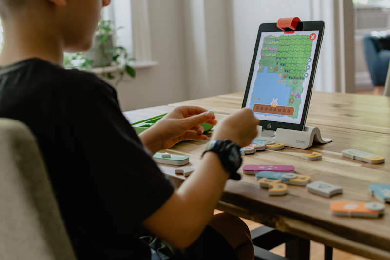 Young children playing and building in a block-based world on screen