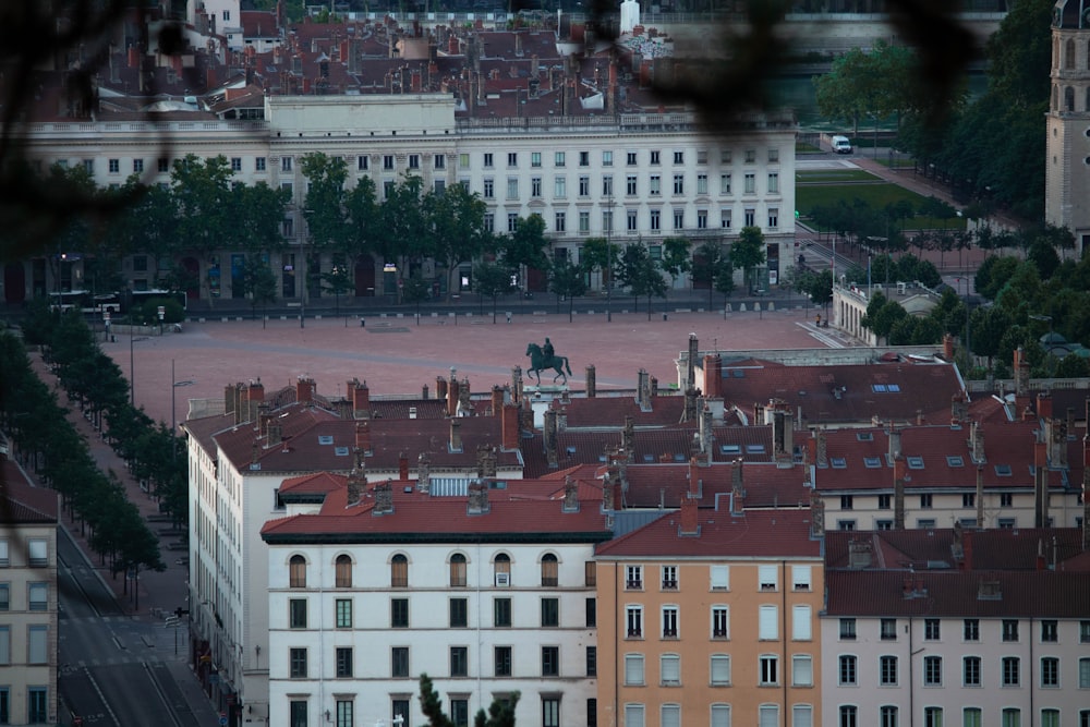 Vista aerea degli edifici della città durante il giorno