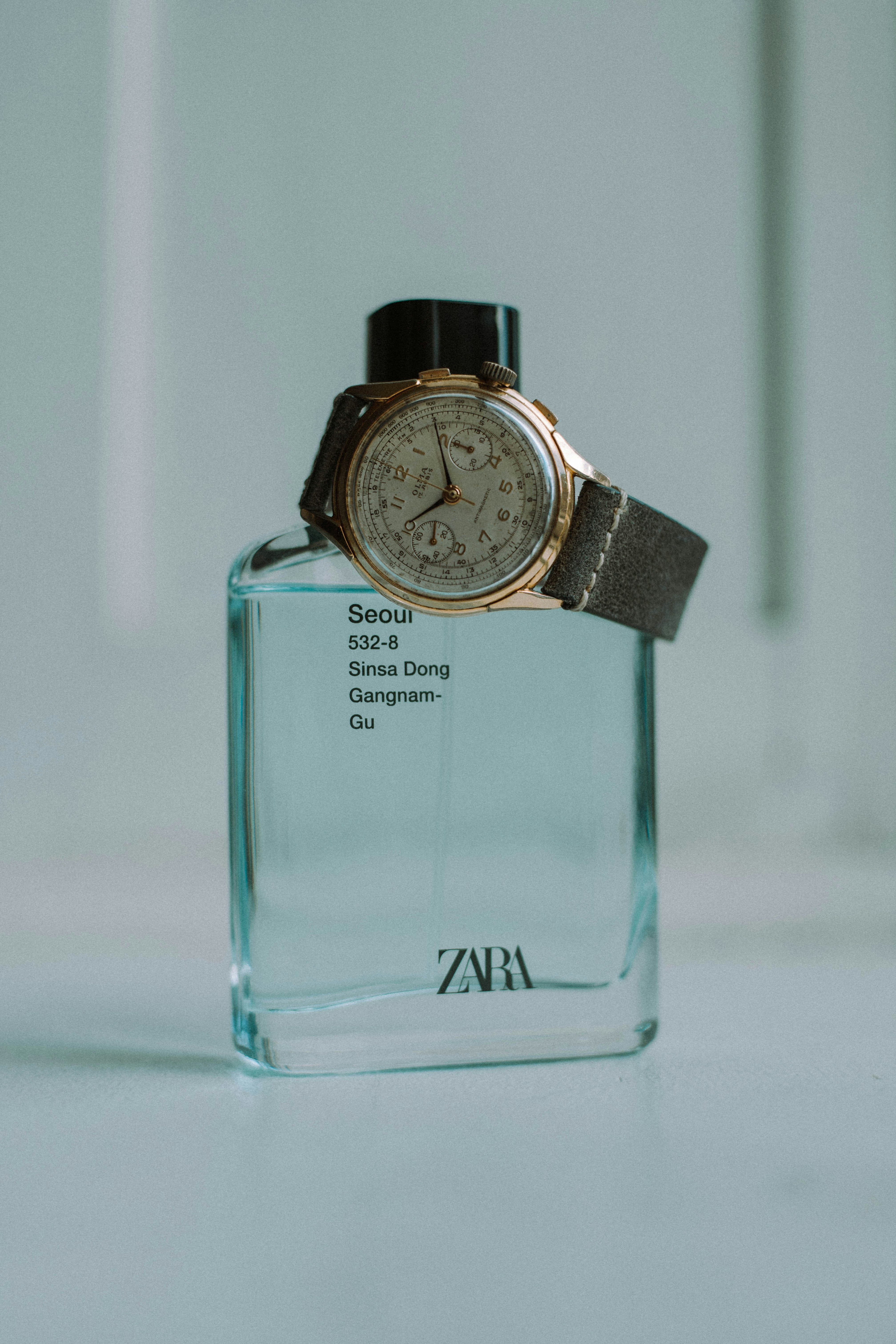 Montre analogique argent et blanc