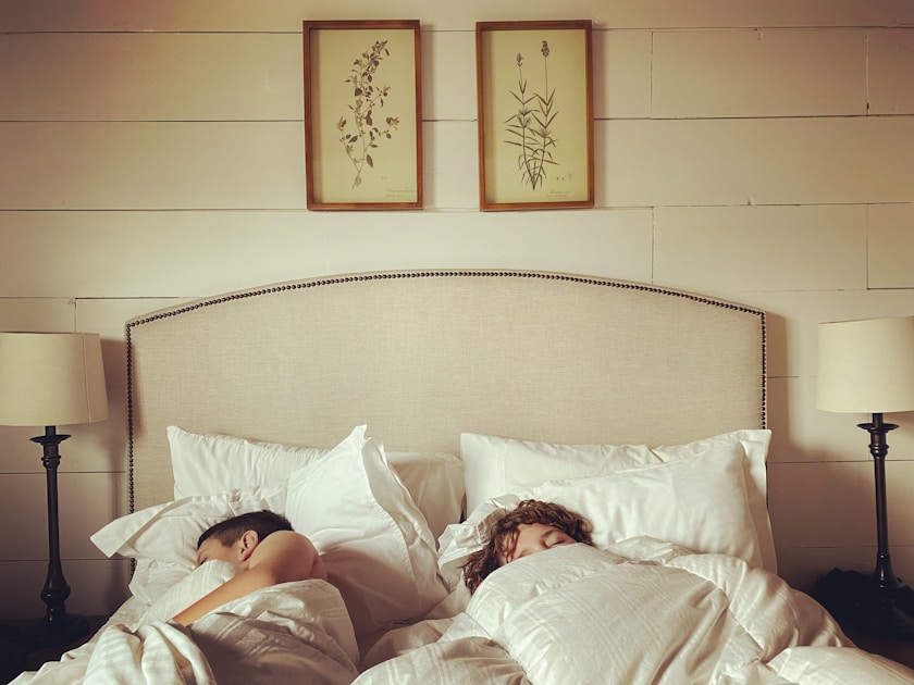 Sleep Divorce 2026: Why 1 in 3 Couples Now Sleep in Separate Beds (and the Science Says It Works)