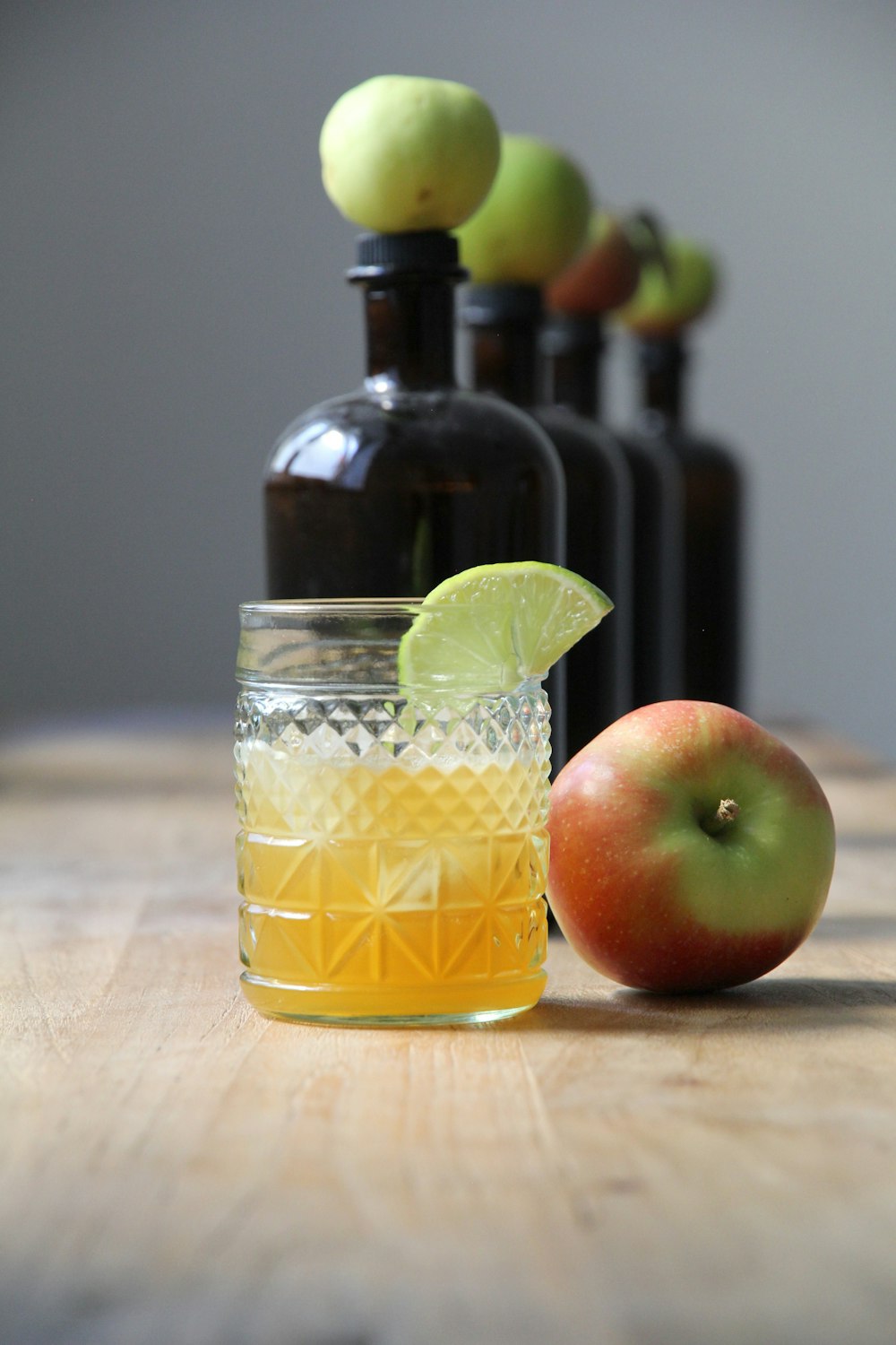 green apple fruit in clear drinking glass