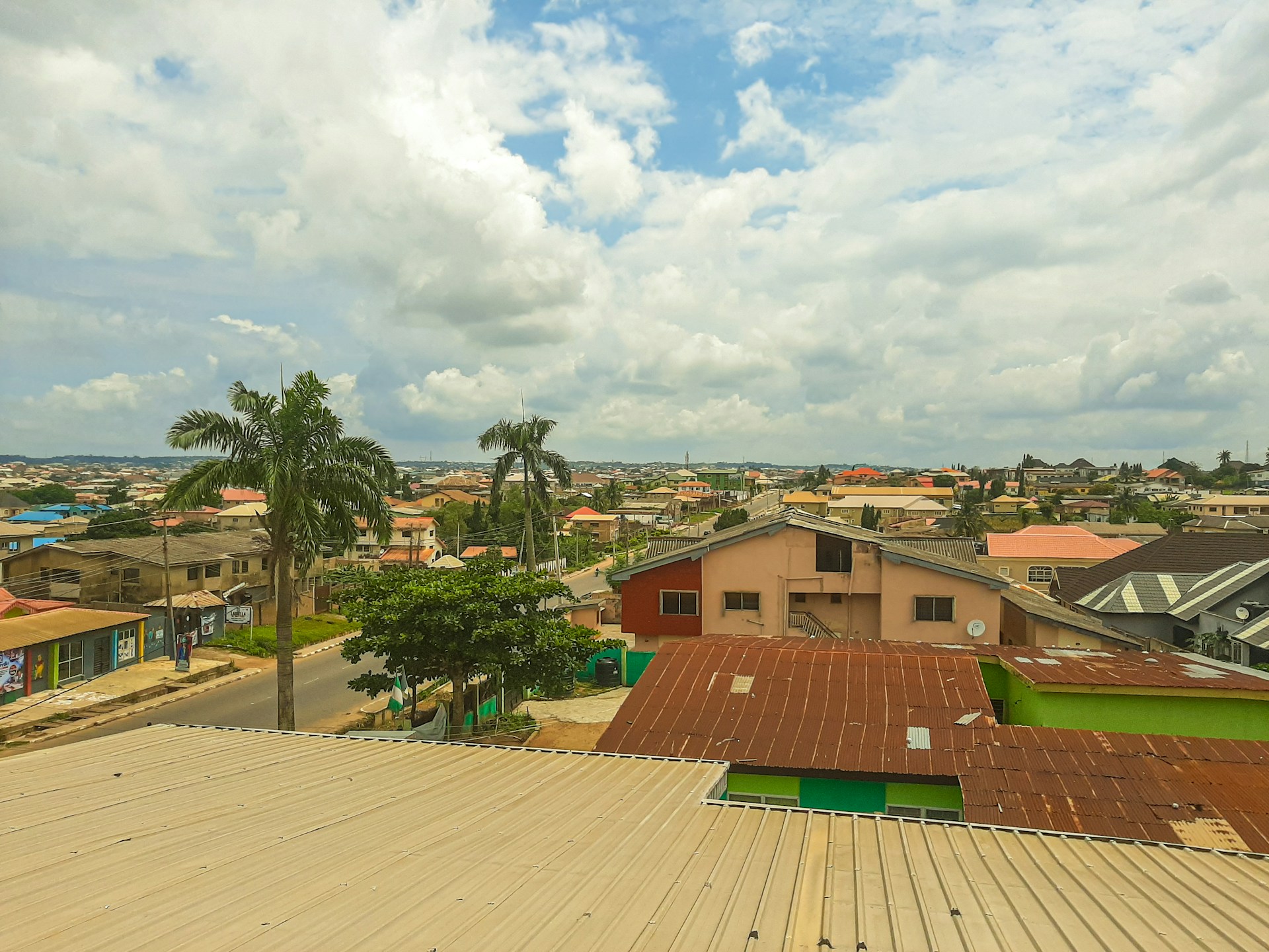 gray computer monitor