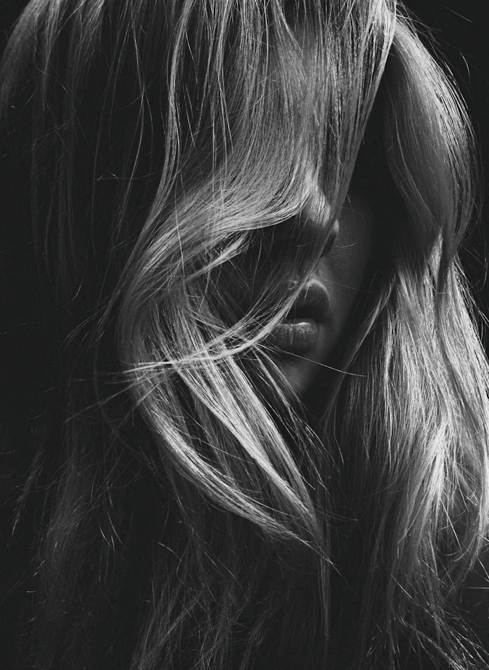 Uzun kaynak saç ile örgü ve topuz modeli