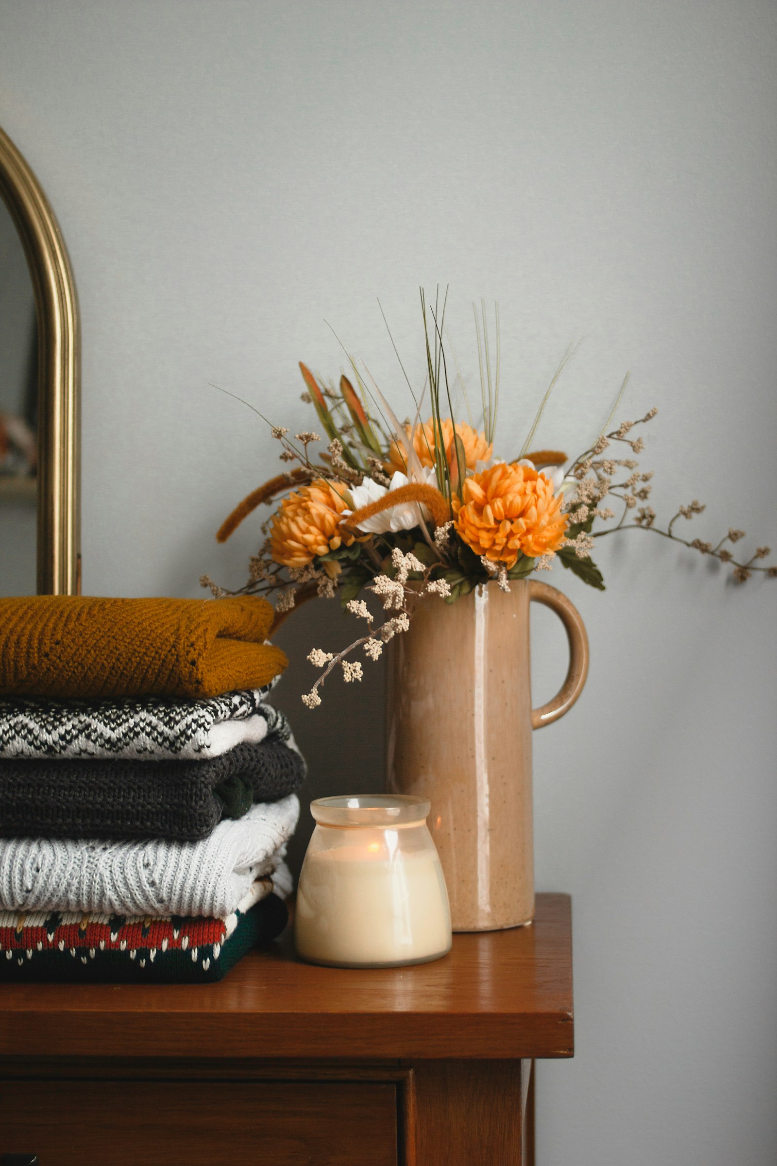A fresh, seasonally styled cozy room