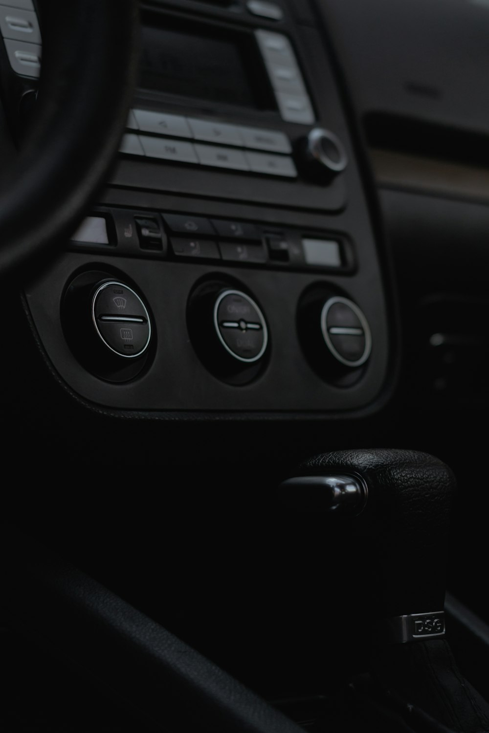 black and gray car stereo