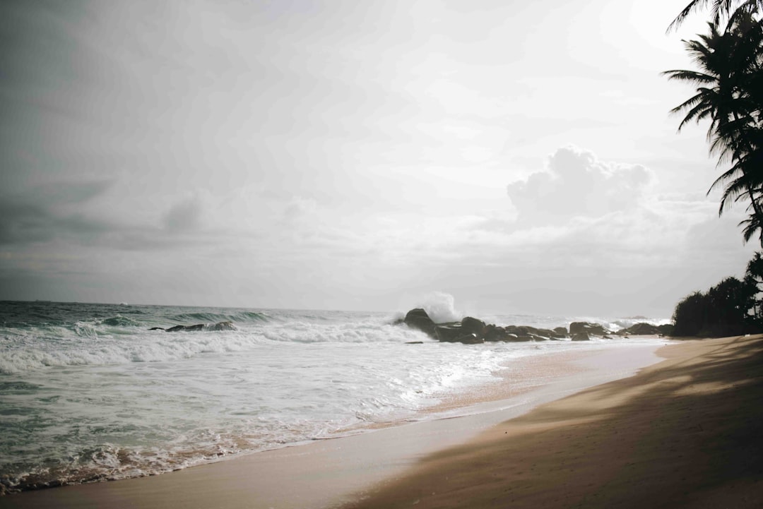 ocean waves crashing on shore during daytime