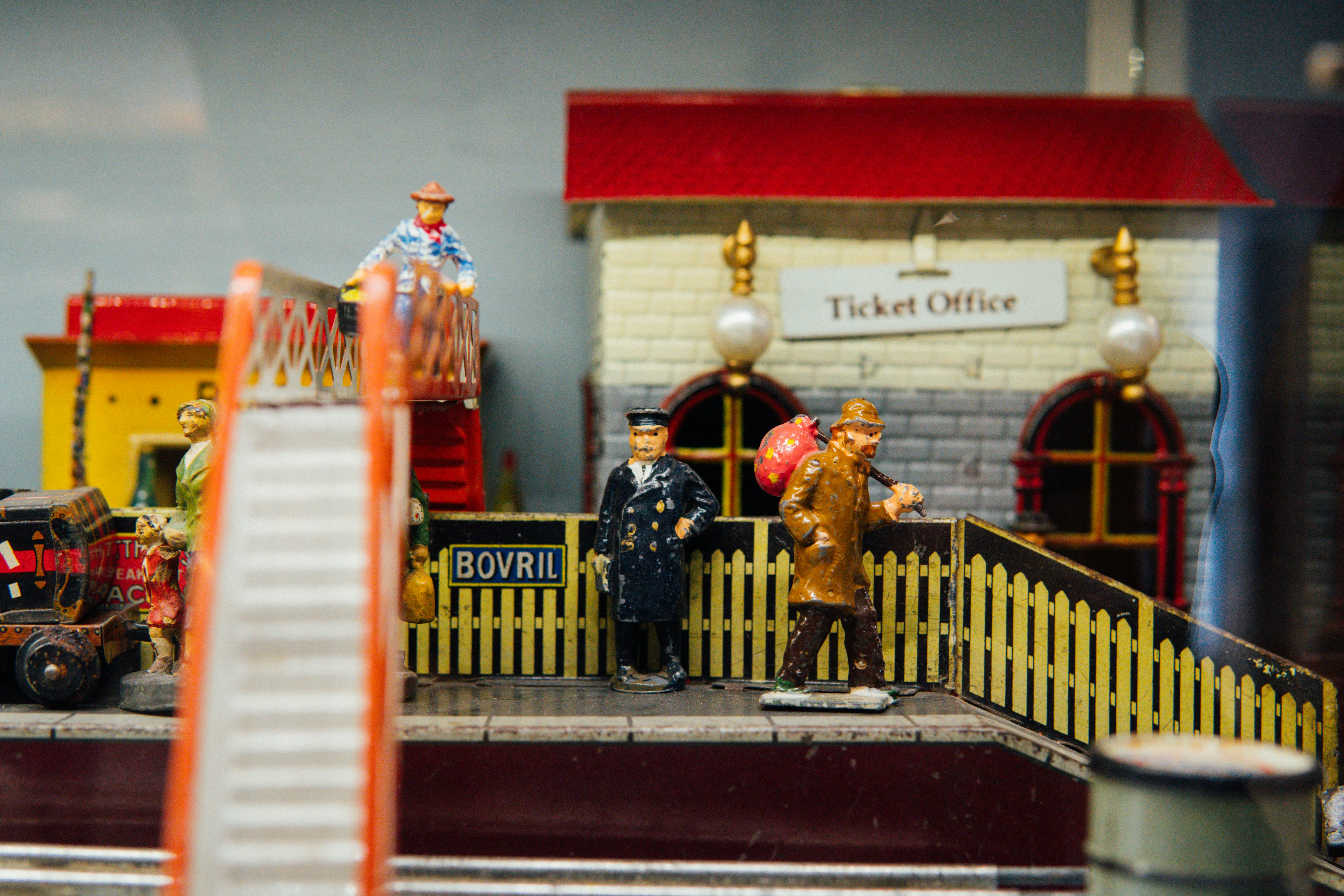 2 gold elephant statues on black metal fence