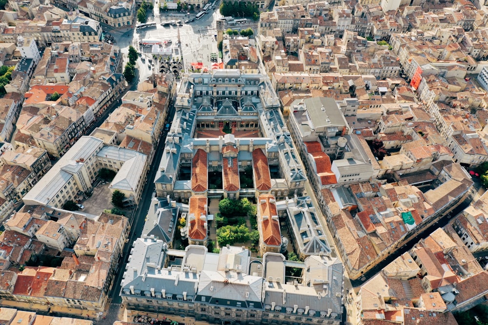 Vista aerea degli edifici della città durante il giorno