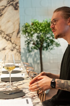 Person wearing smart glasses using real-time AI translation during a conversation in a café.