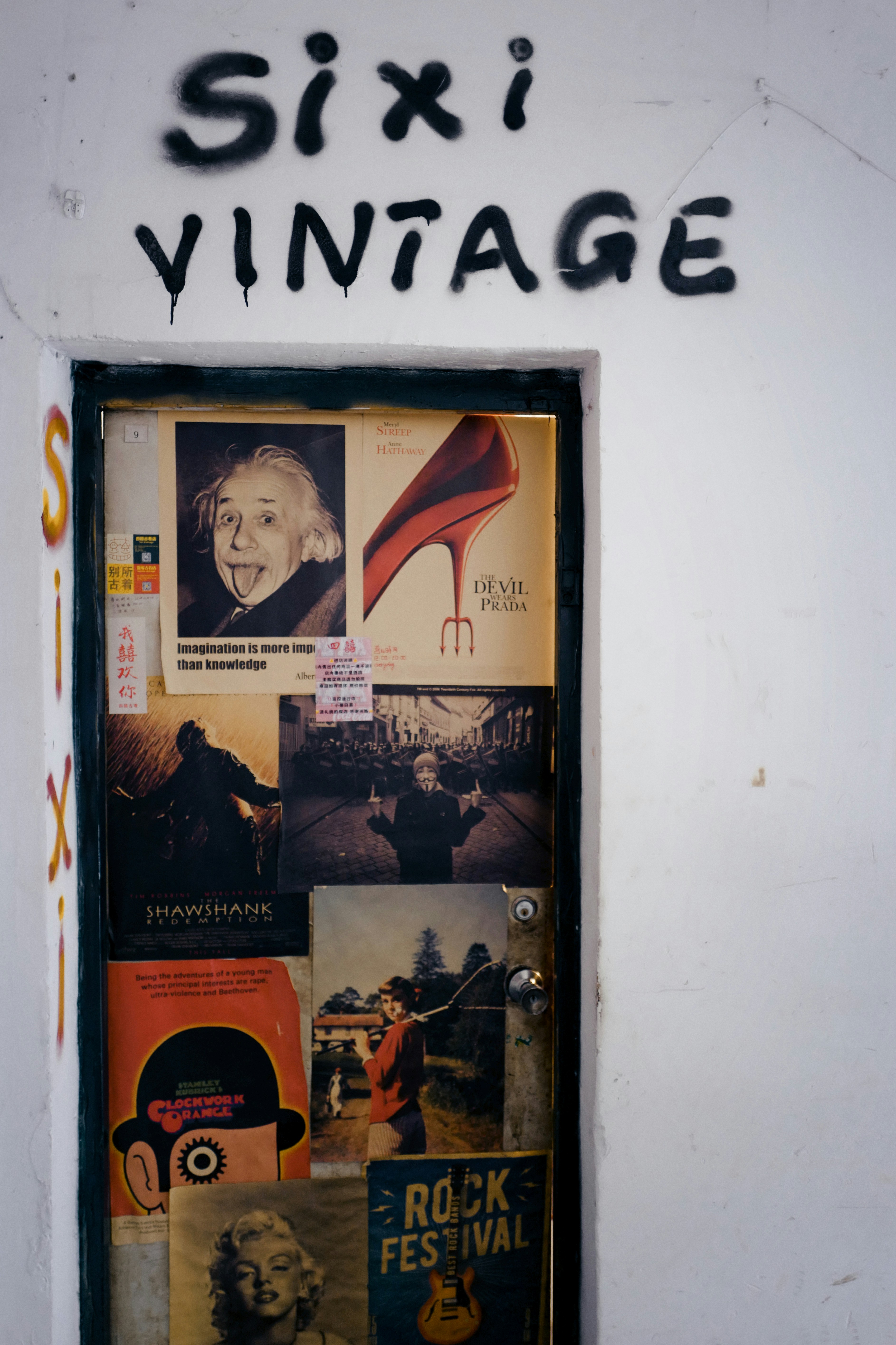 vintage wallpaper closet, wallpaper, Vintage Bar Stools for Walk-in Closets 2