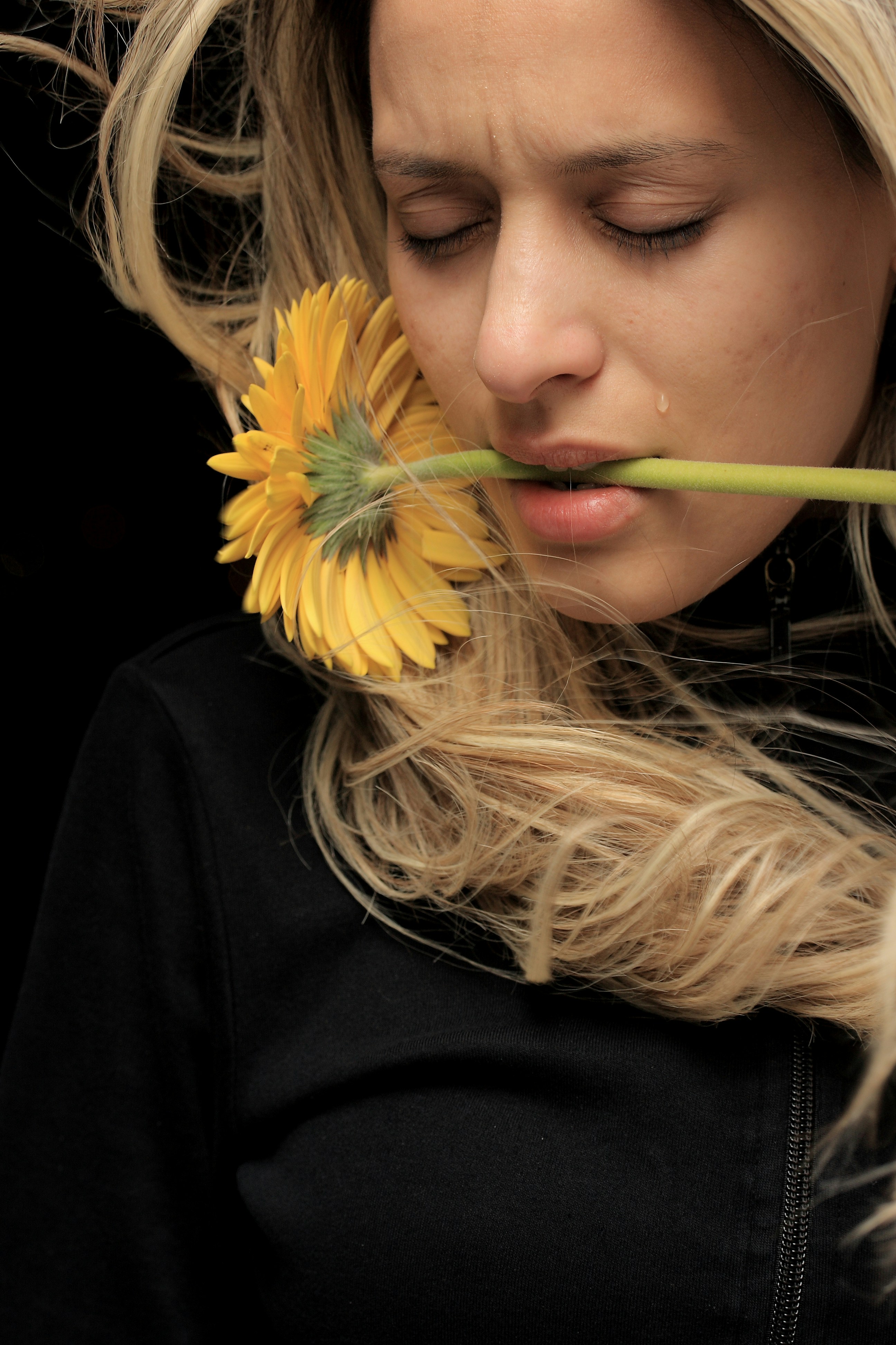 How to control emotions and avoid crying