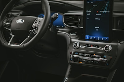 black and gray car stereo