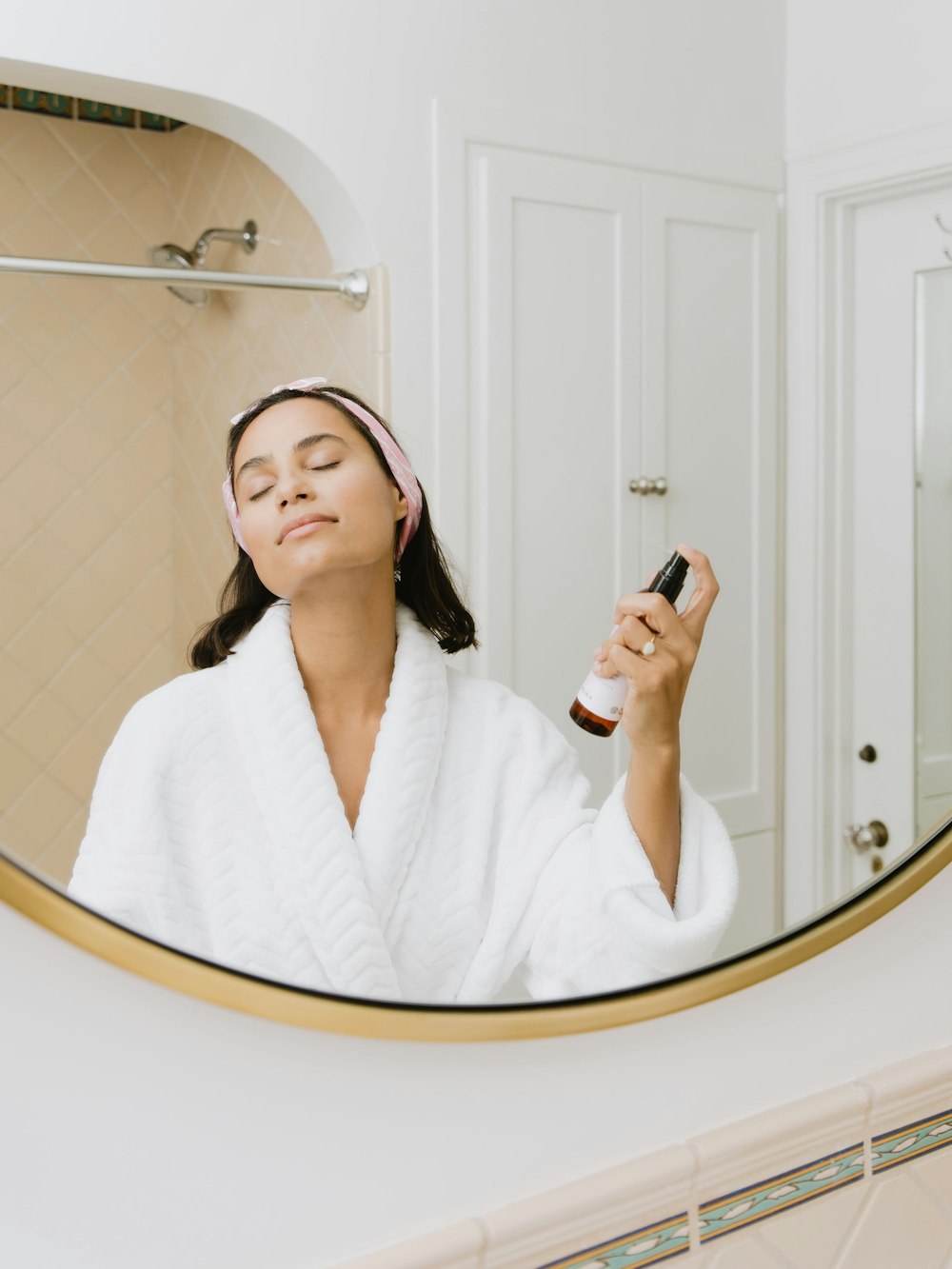 Popular skincare tips that are wrong and can hurt your skin. These skincare scams are terrible advice as they can worsen your skin condition. Stop using painful skincare products.