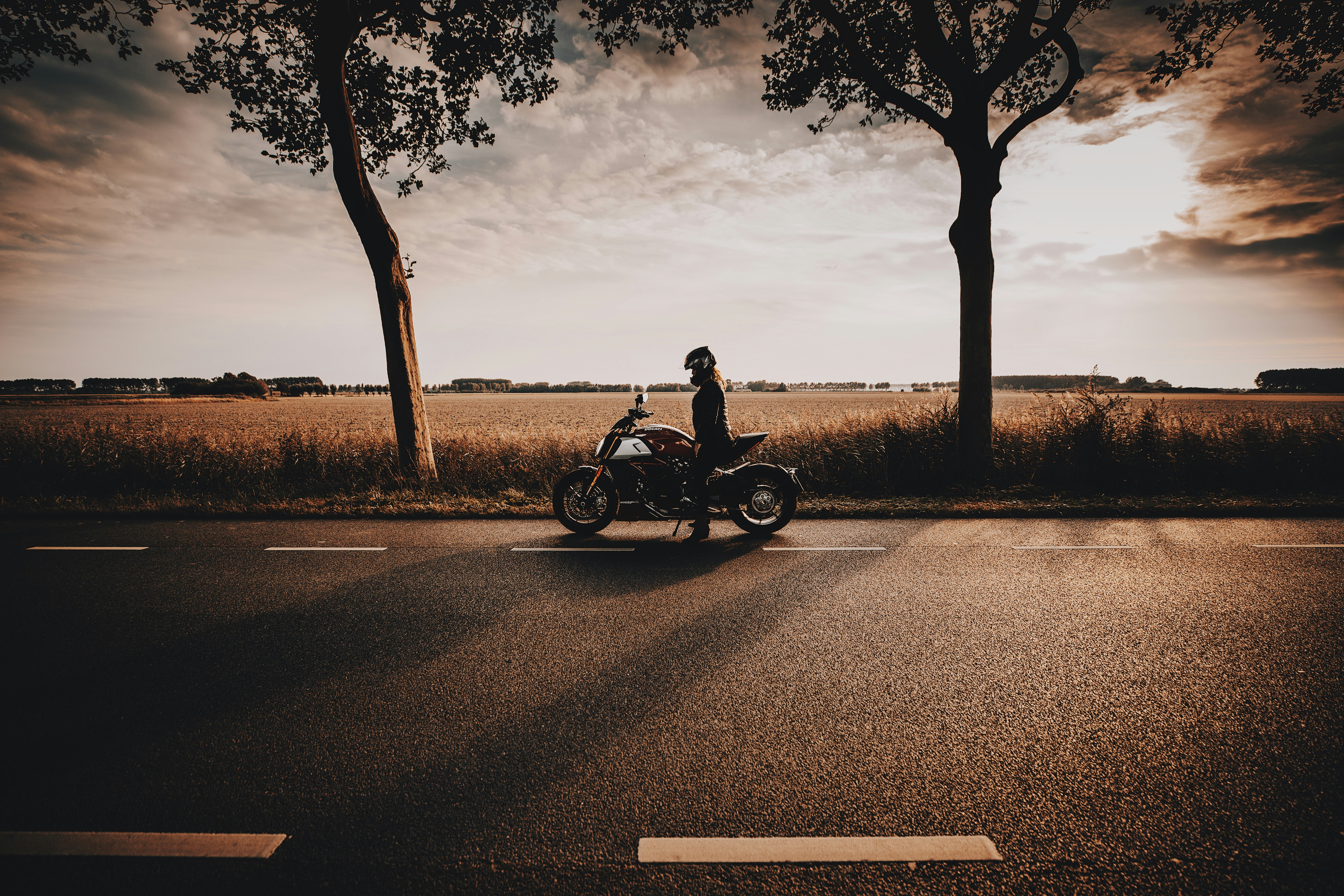 Photo by lorenzohamers