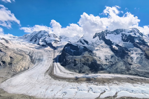 A stunning view of Iceland's glaciers under a clear blue sky.