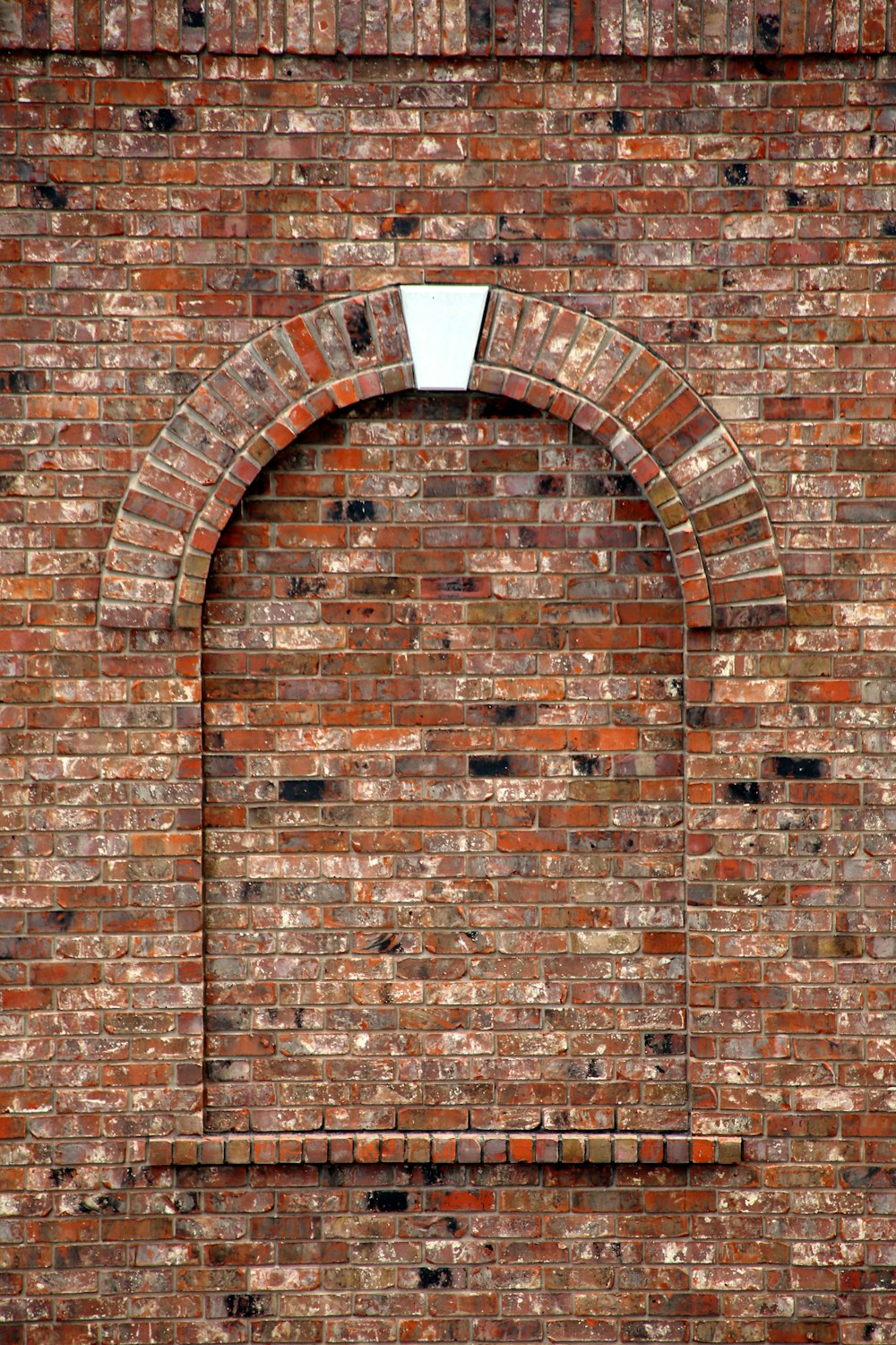 pared de ladrillo marrón con agujero