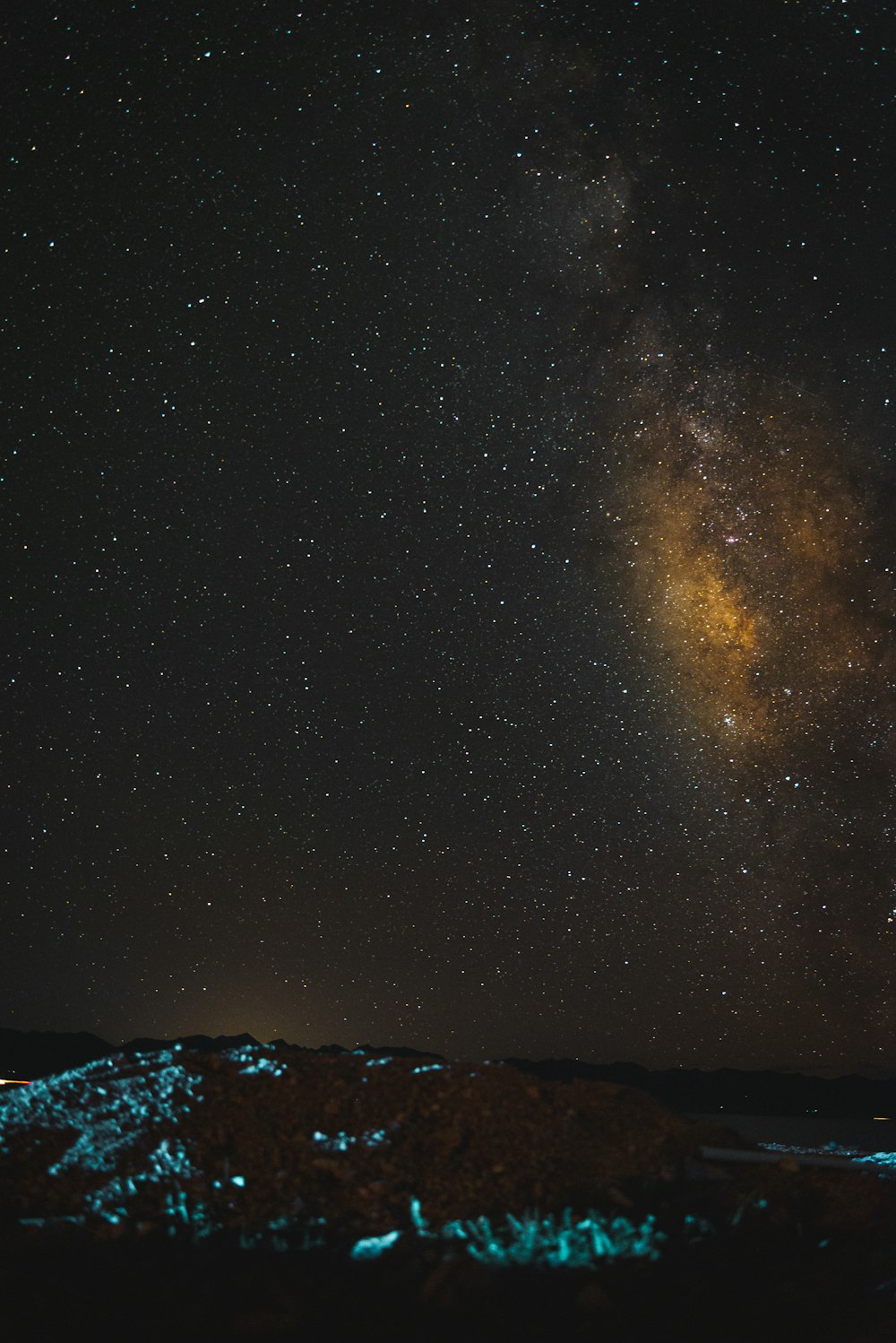 blue and white mountain under starry night