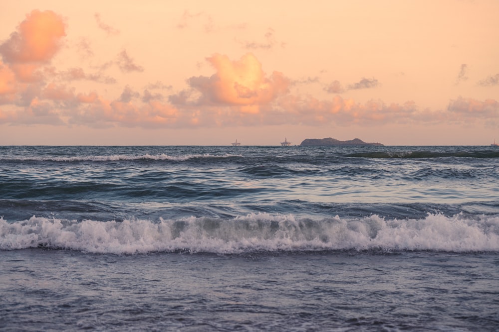 ocean waves under cloudy sky during daytime