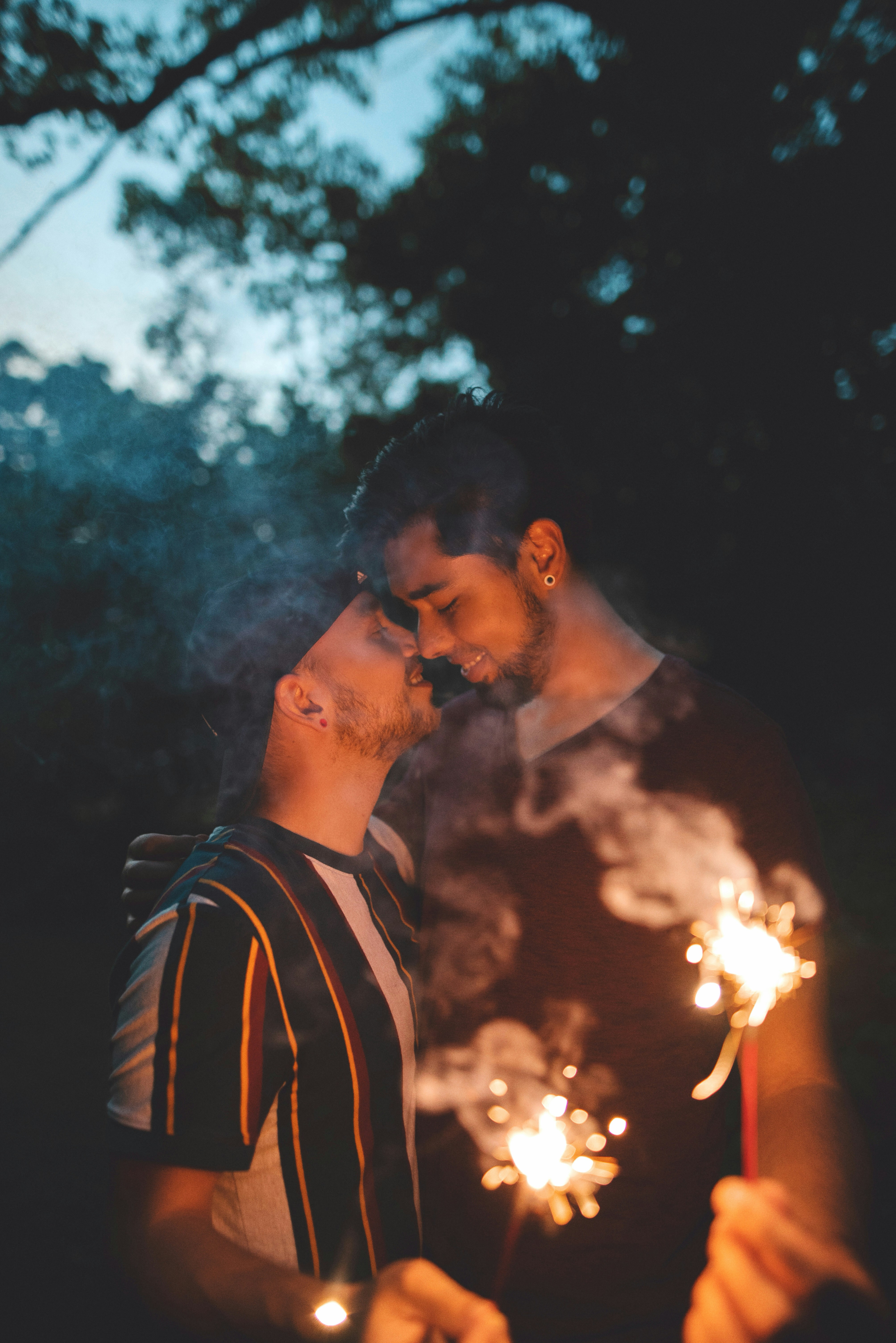 Choose from a curated selection of kiss photos. Always free on Unsplash.