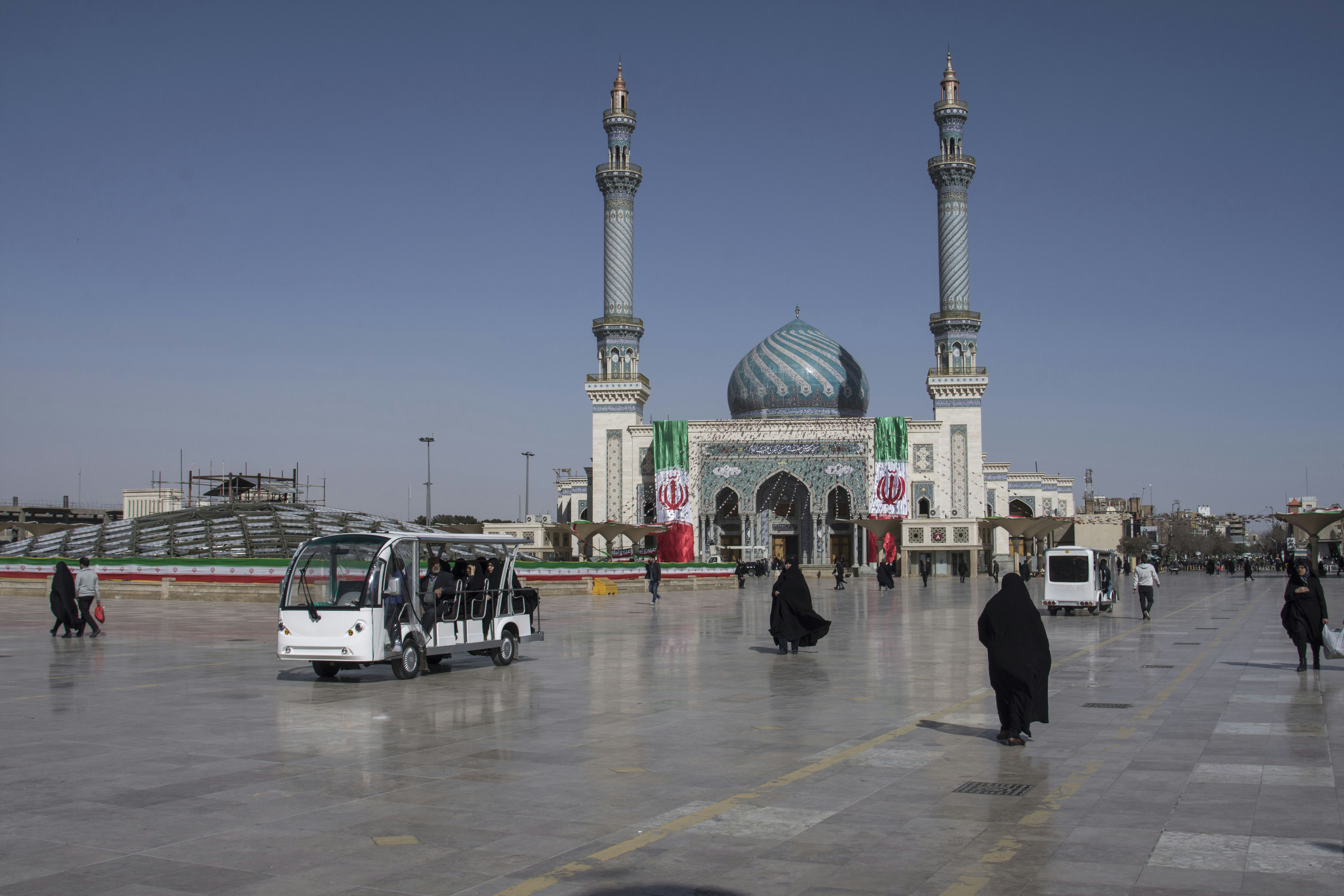 نمایی از محوطه مسجد امام حسن عسگری در شهر قم