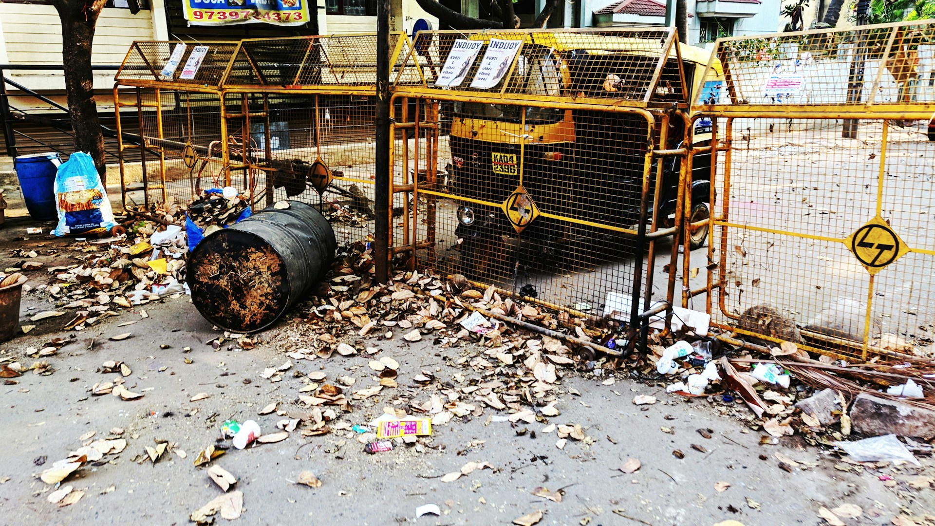 black and white bed linen