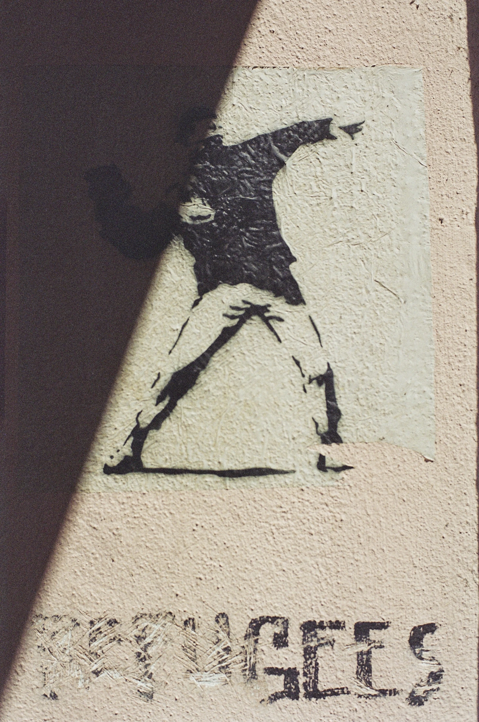 Veggkunst inspirert av Banksys estetikk og street art