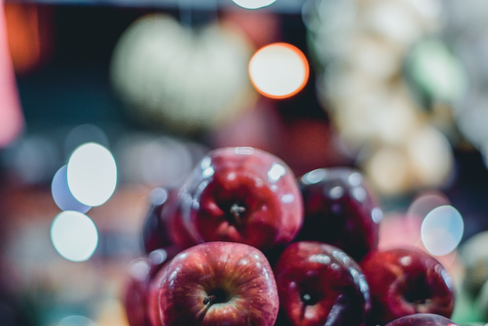 red apples on focus photography
