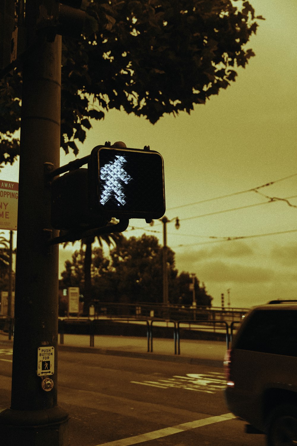 black and white traffic light