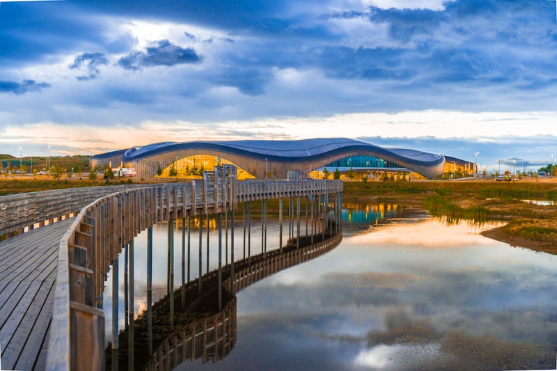 Puente sobre el río en Calgary