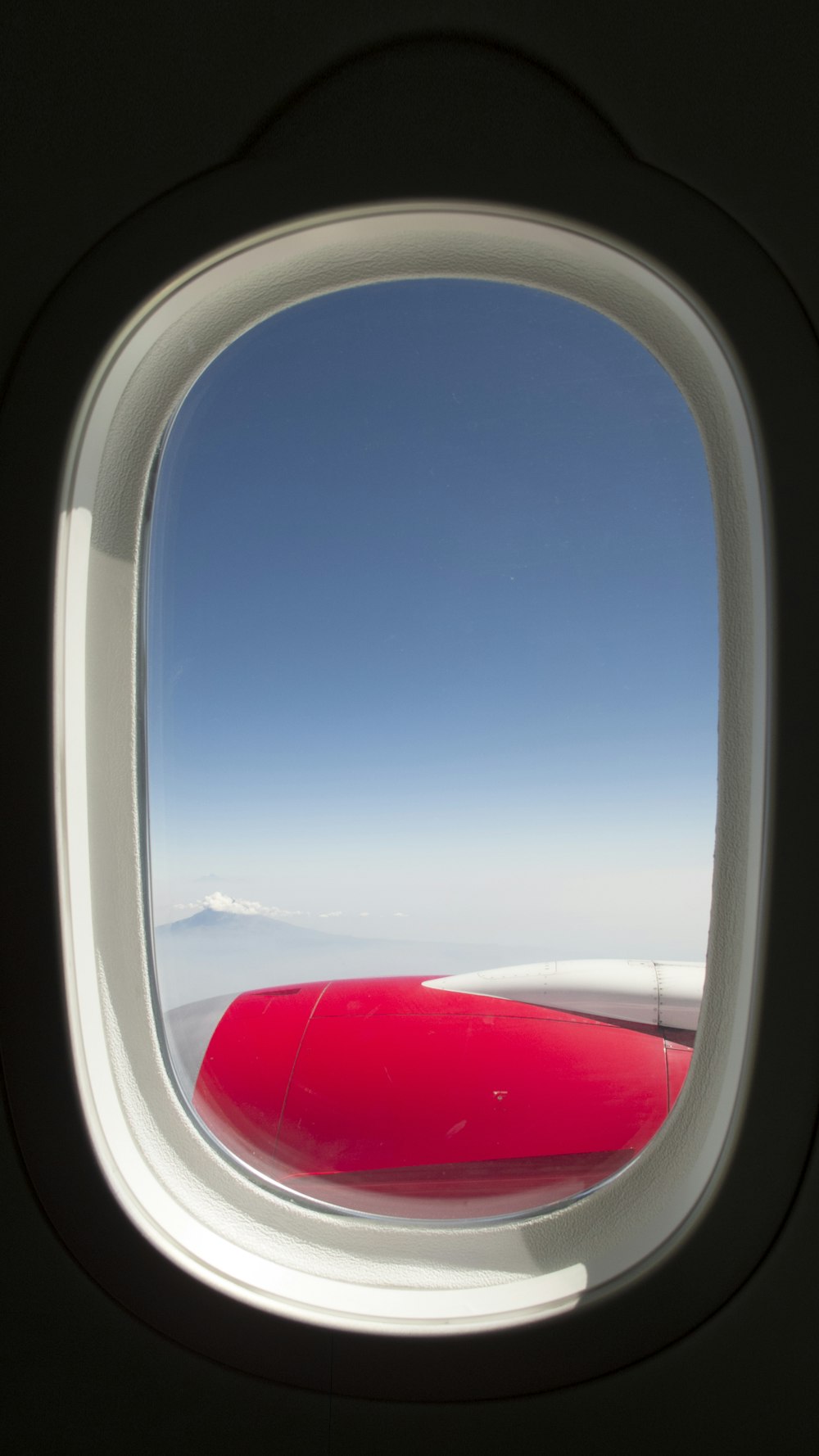 white and red airplane wing during daytime