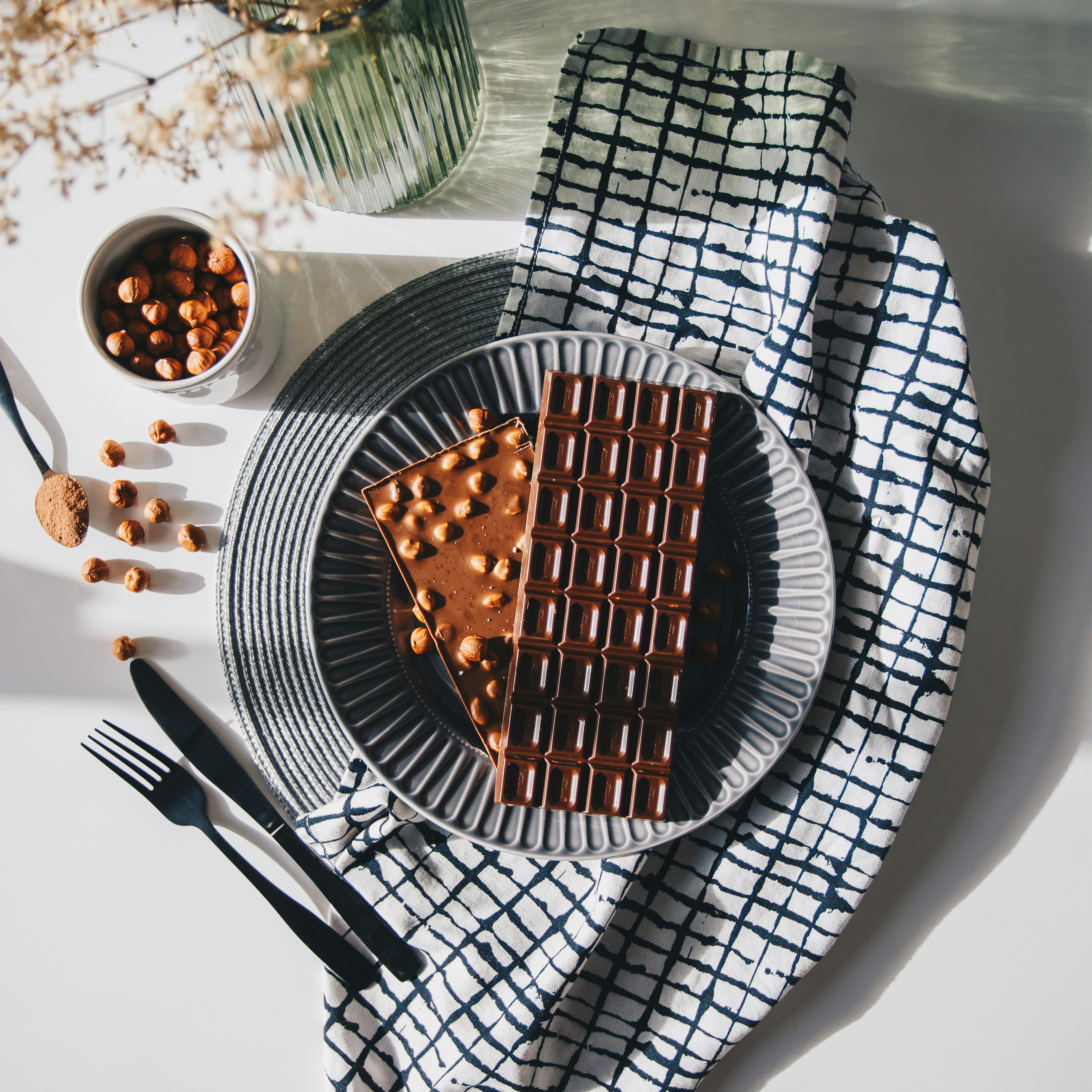 moody autumn wedding table, wallpaper, Fall Wedding Table Settings: Non Traditional Ideas for 2024 5
