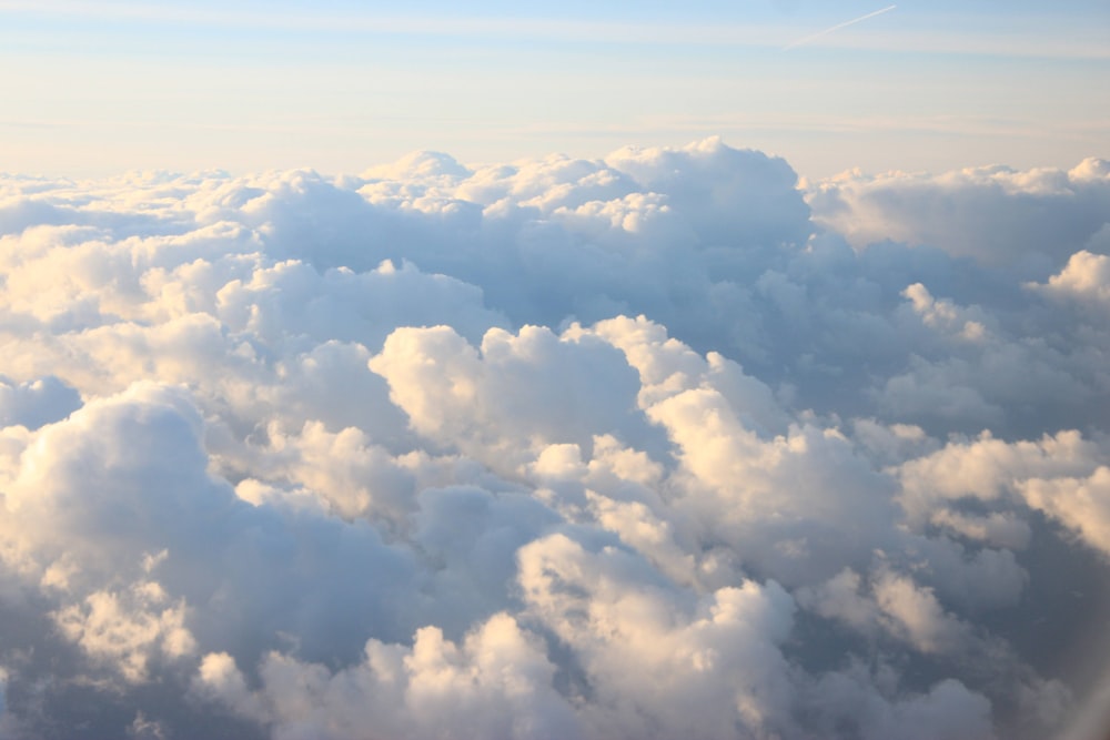 白い雲と青い空