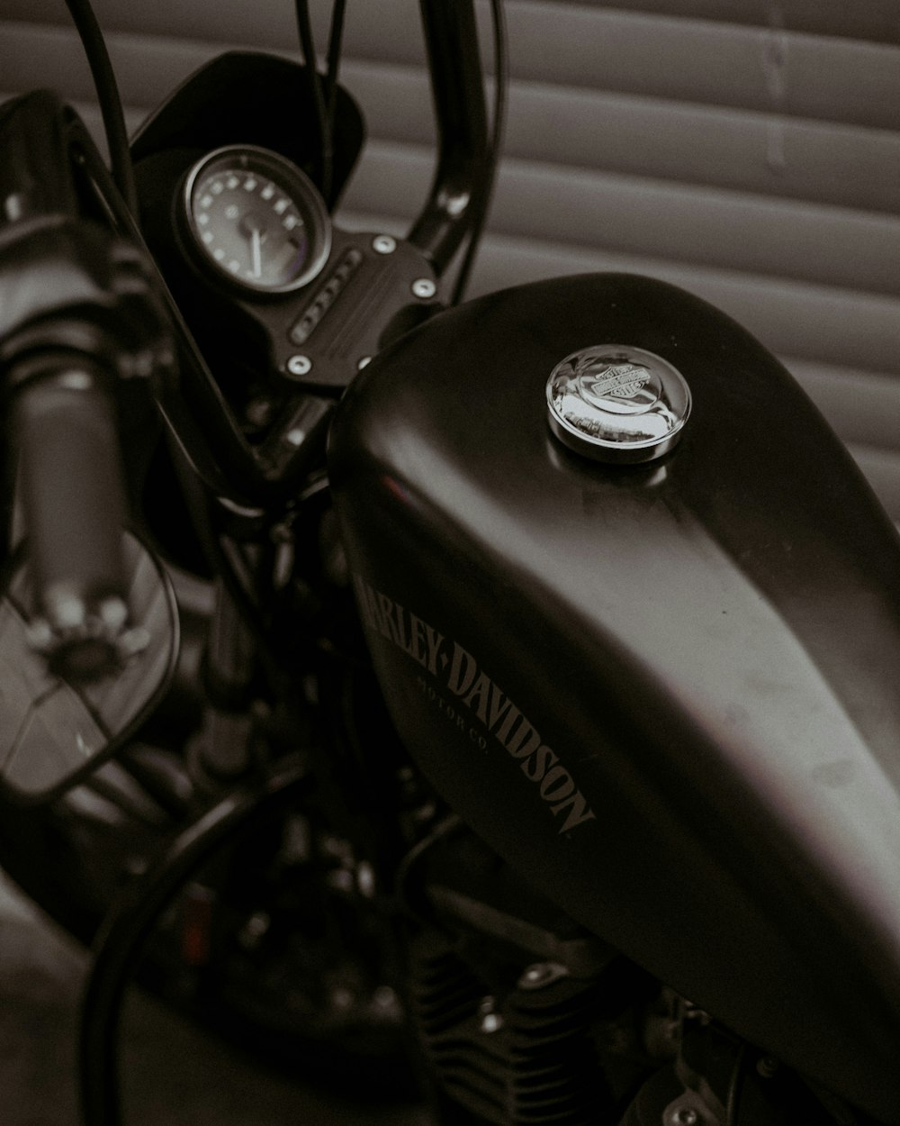 black and gray harley davidson motorcycle