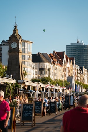People walking on a Düsseldorf street