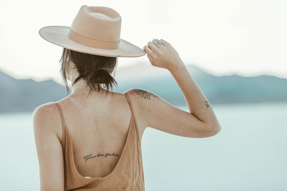 topless woman wearing white cowboy hat