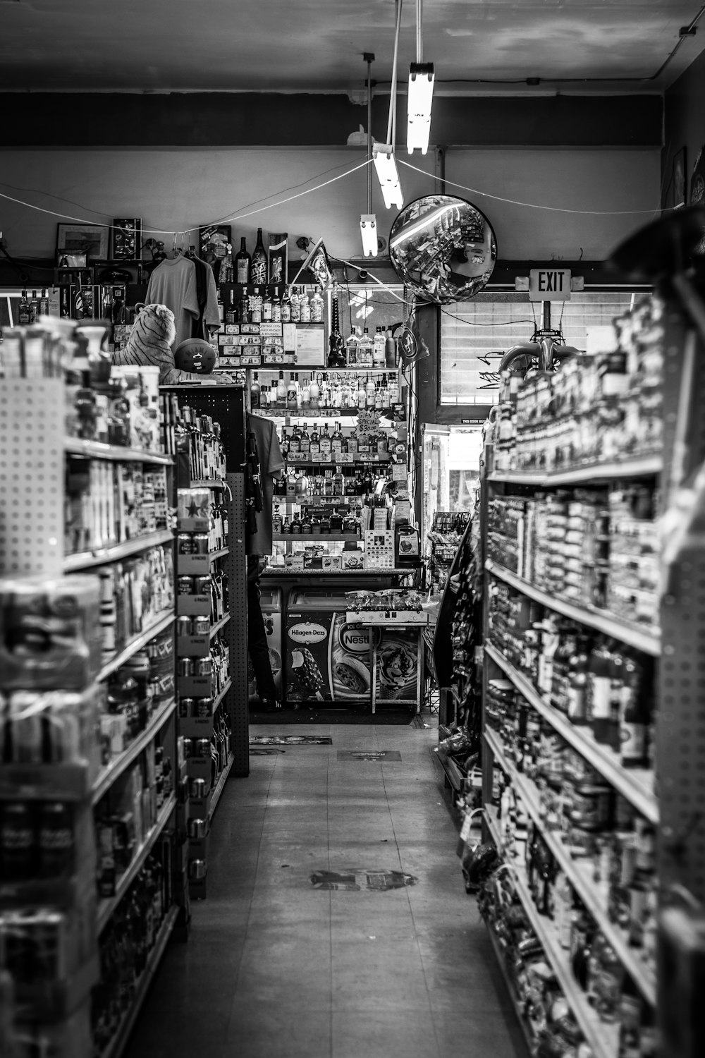grayscale photo of shopping cart