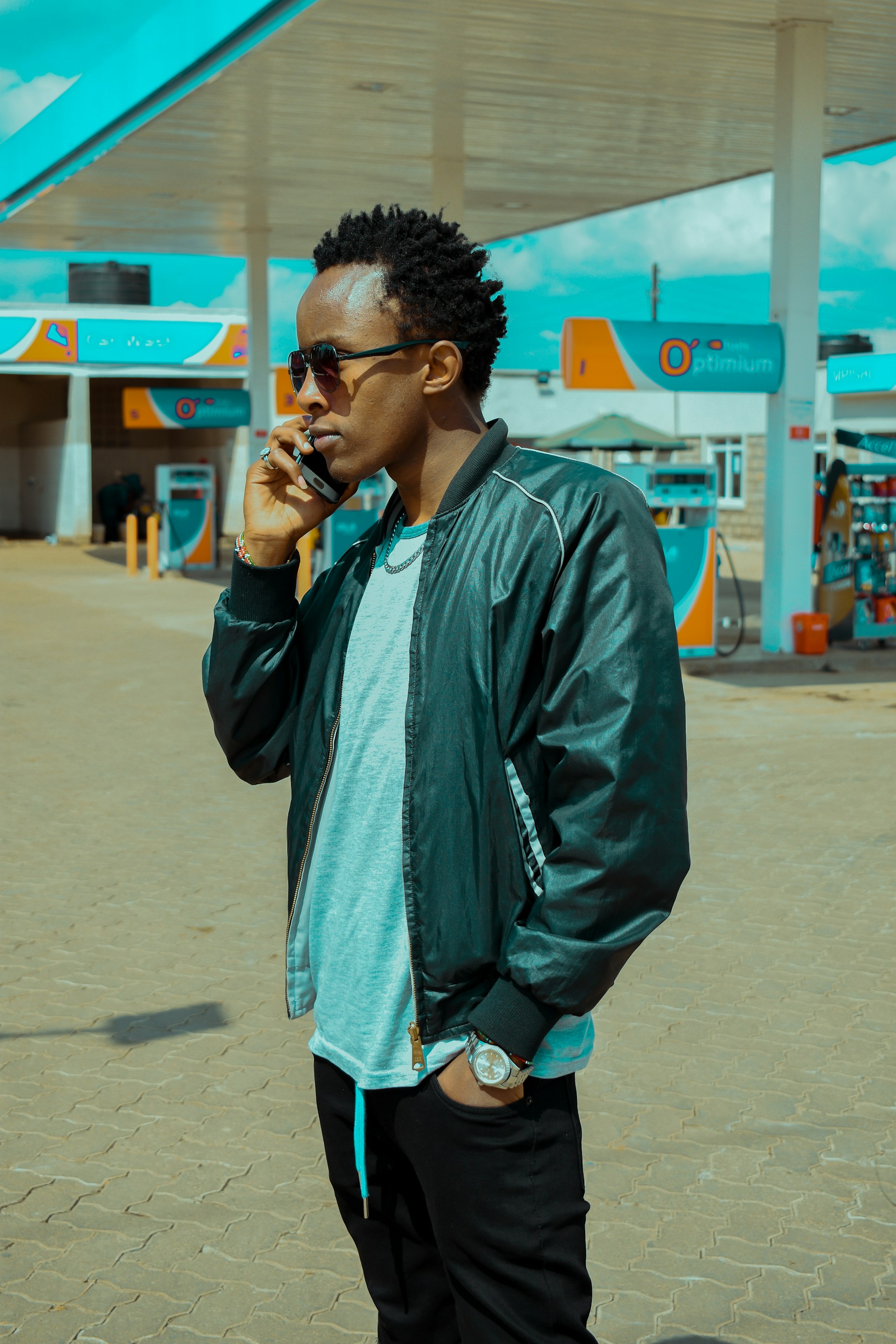 gray computer monitor