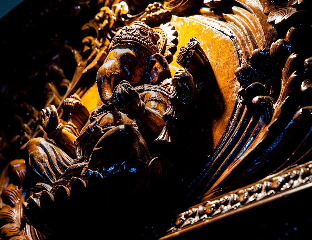 gold and black buddha figurine