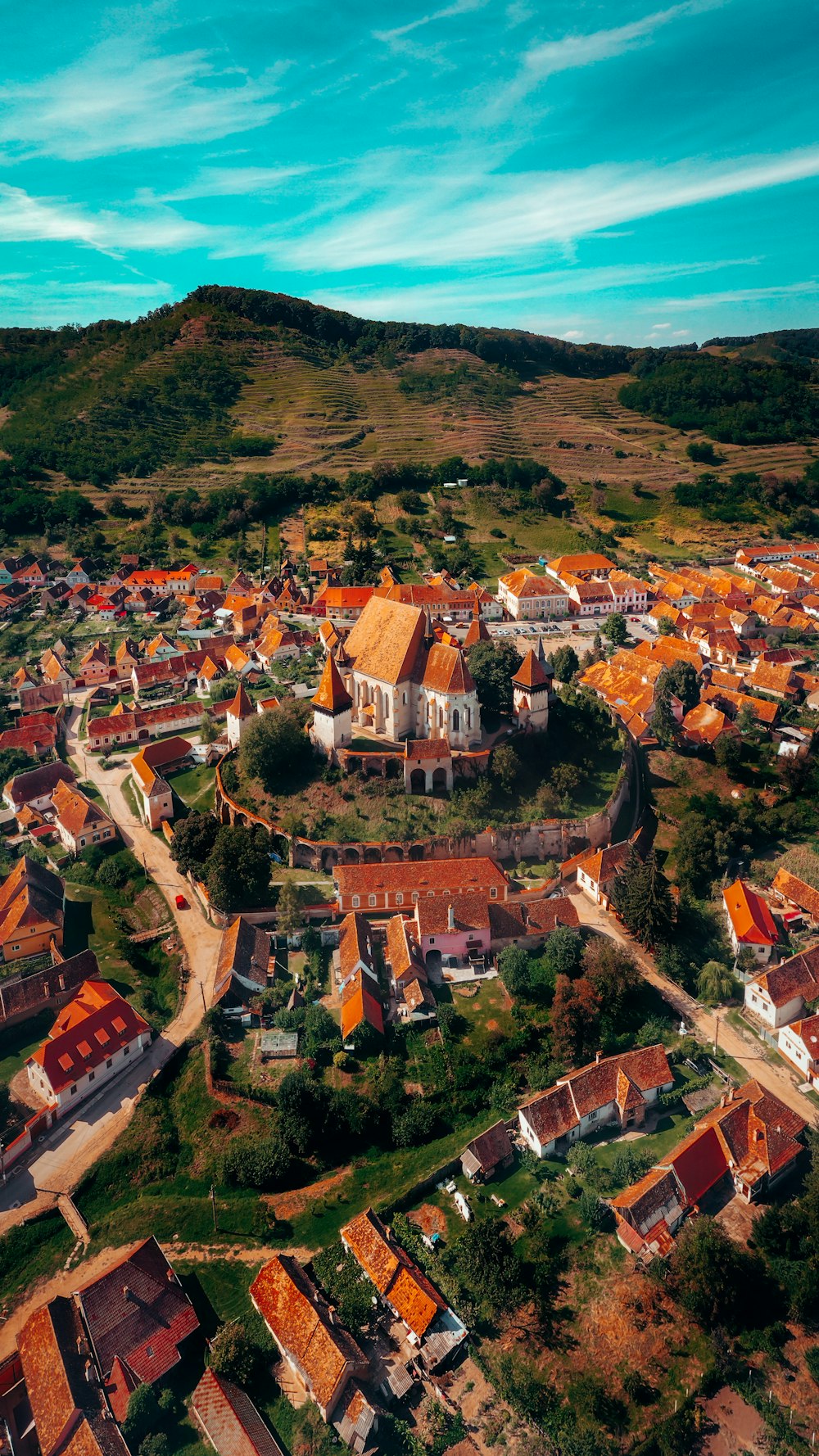 Luftaufnahme der Stadt tagsüber