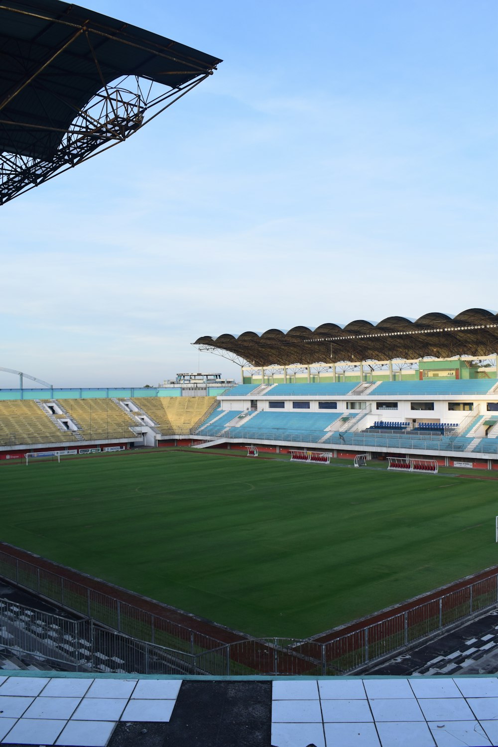 Grün-weißes Fußballstadion