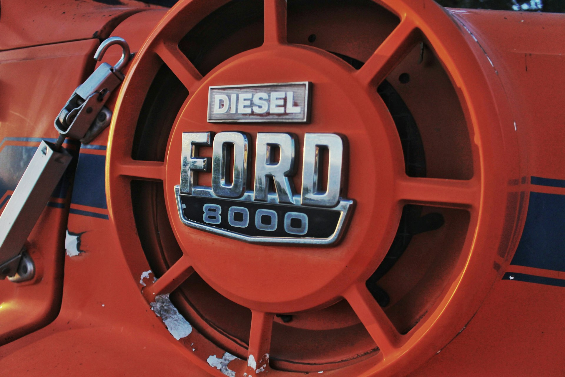 gray computer monitor