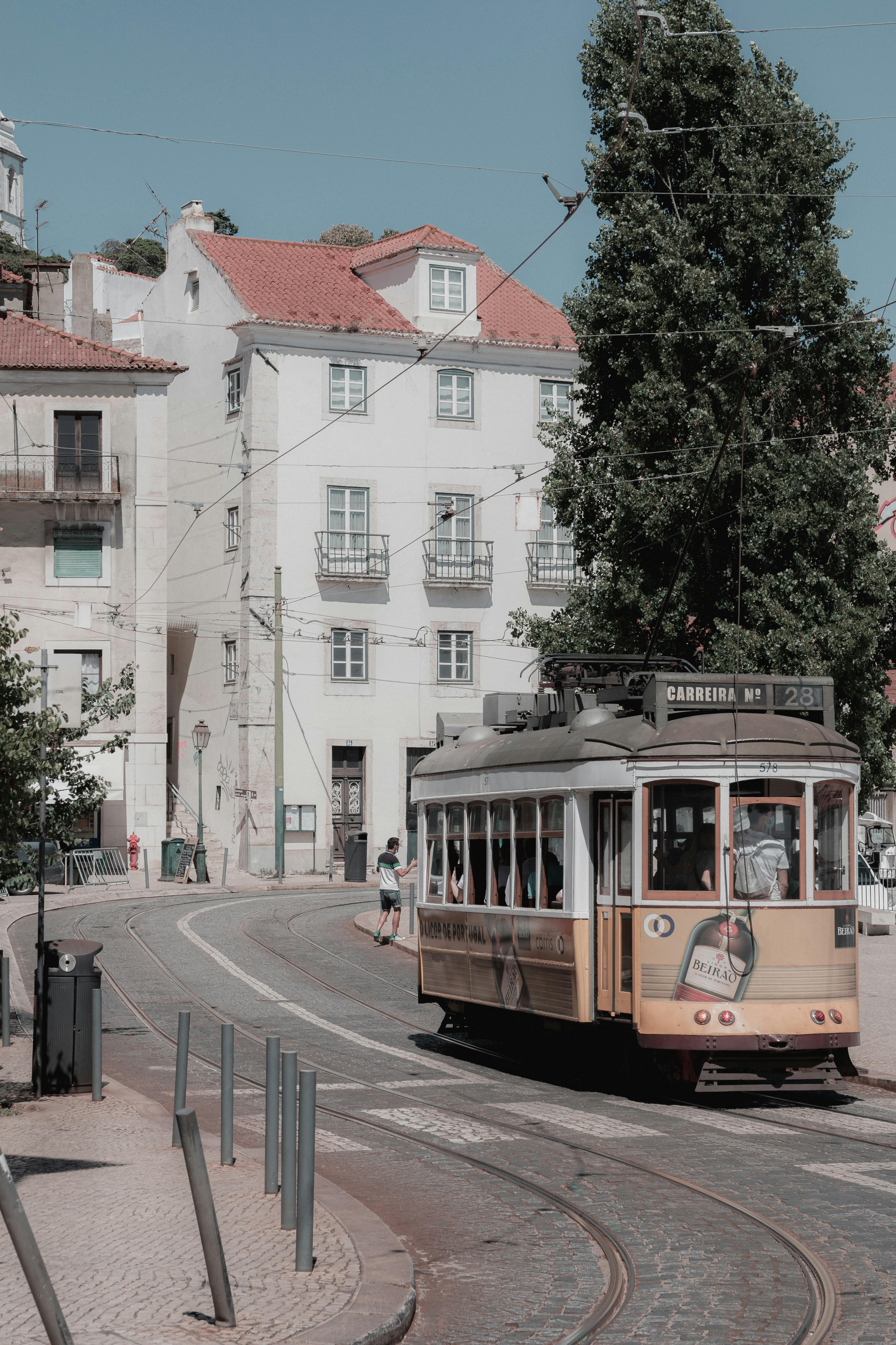 Local Insider Routes to Skip Tourist Bottlenecks