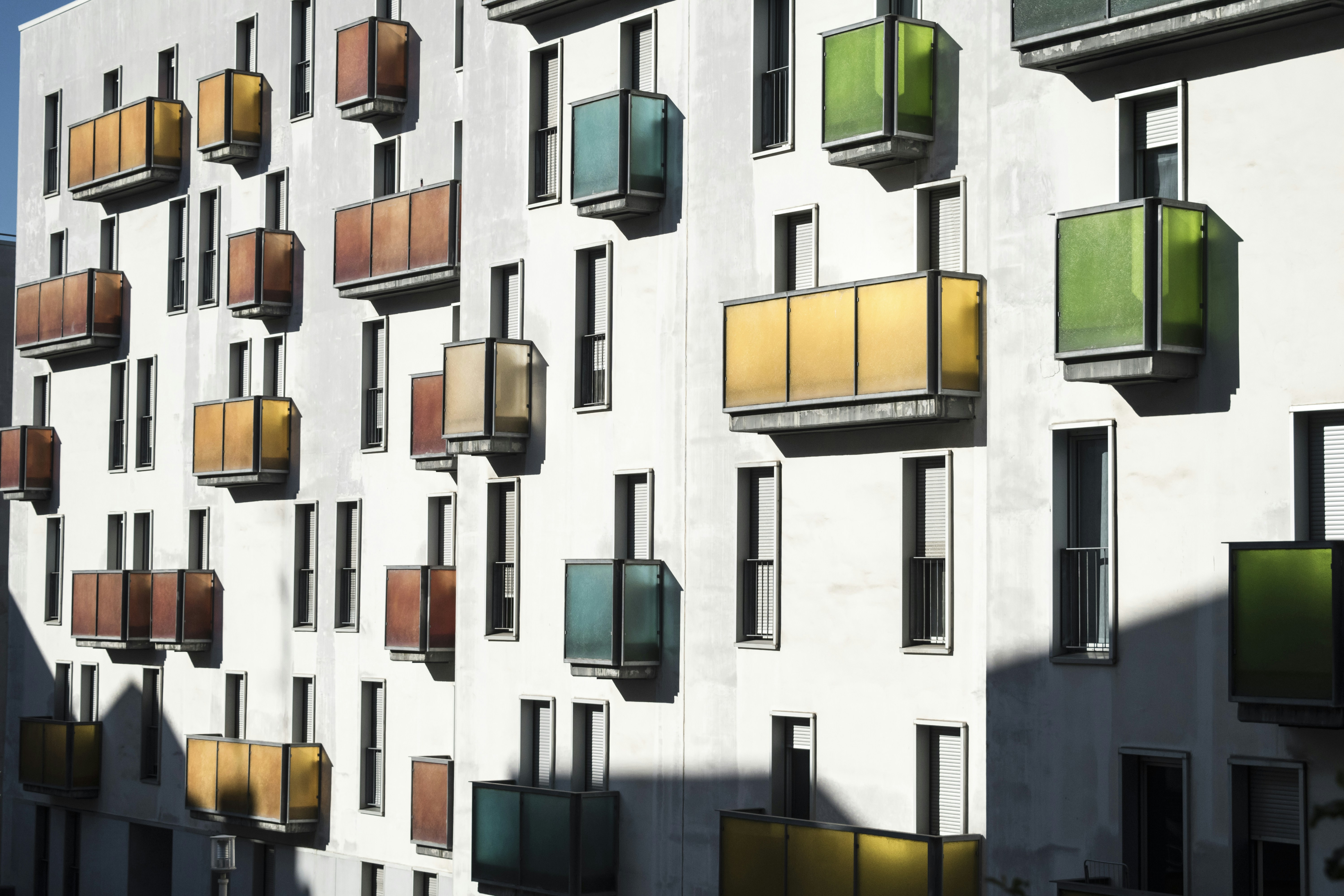 photo-1600188930235-e092d5a71b3d