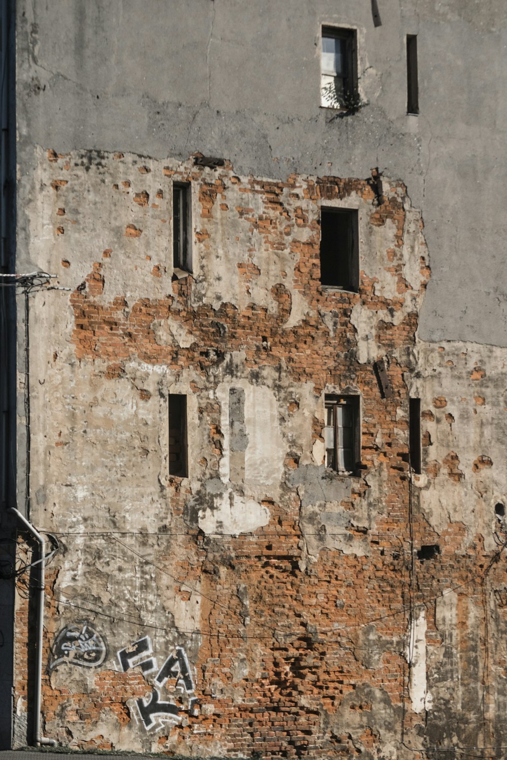 brown and white concrete building