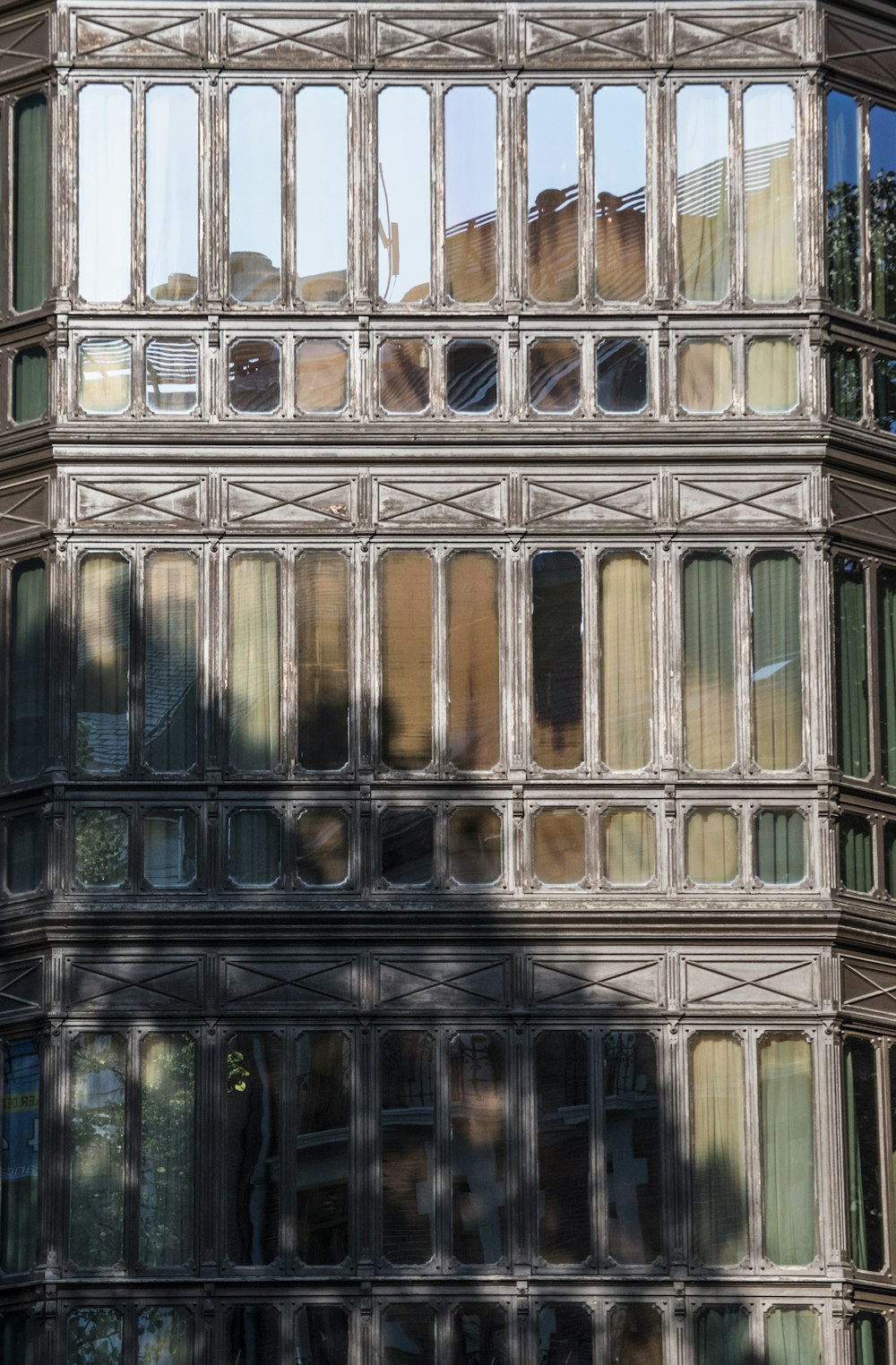 brown and white concrete building