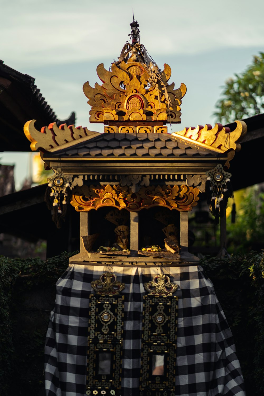 gold and black dragon statue