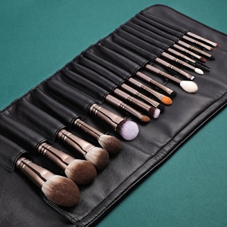 black and brown makeup brush set