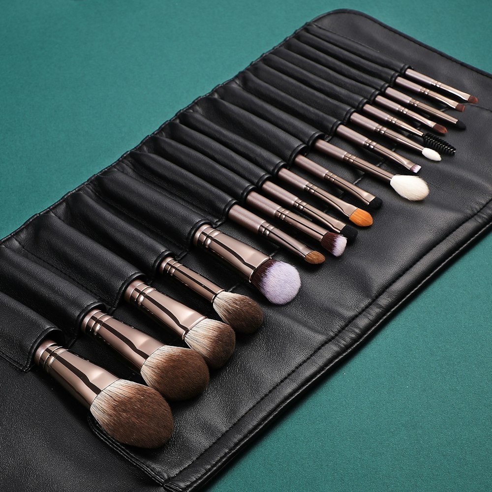 black and brown makeup brush set