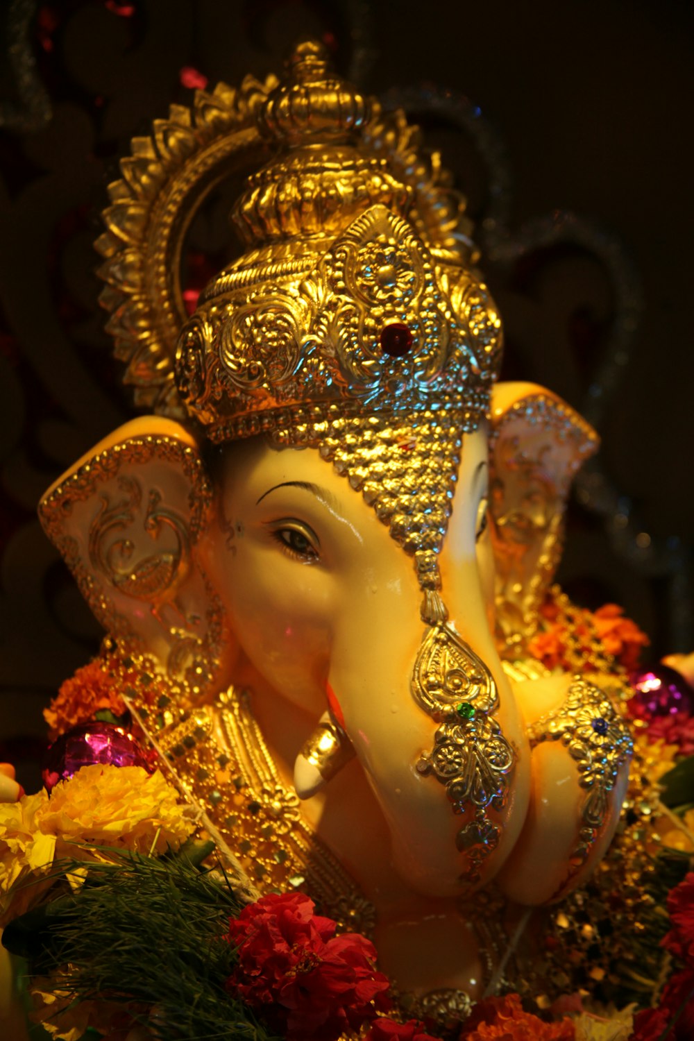 gold and silver hindu deity figurine