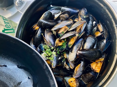 black fish on black round container delicious teams background